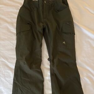 Burton’s Gloria women’s snow pants short